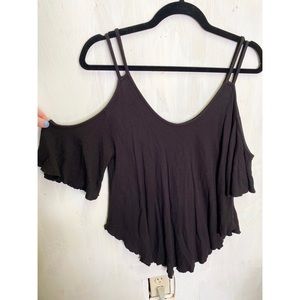 Romeo & Juliet Couture cold shoulder top